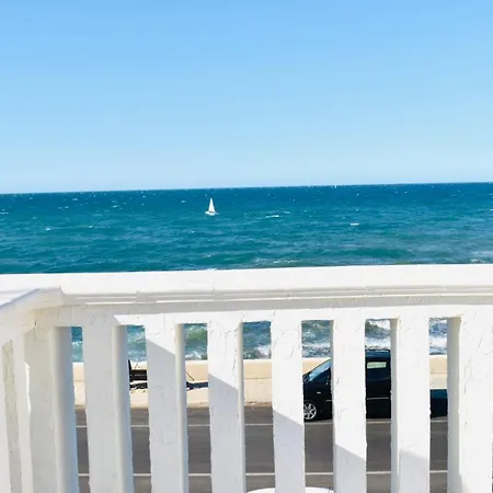 아파트 Window On The Sea *